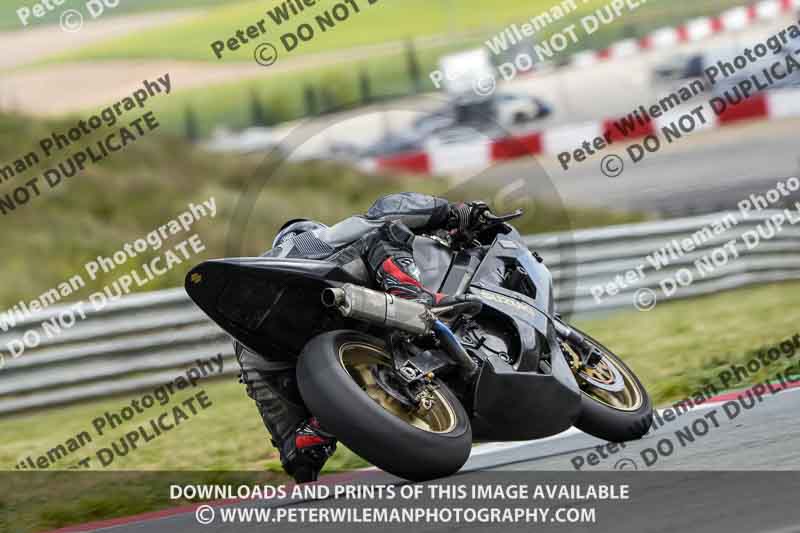 cadwell no limits trackday;cadwell park;cadwell park photographs;cadwell trackday photographs;enduro digital images;event digital images;eventdigitalimages;navarra;no limits trackdays;peter wileman photography;racing digital images;trackday digital images;trackday photos